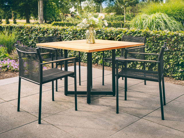 Apple Bee Jakarta Tisch eckig 110x110cm Tischplatte Teakholz