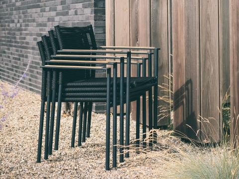 Apple Bee Jakarta Armlehnstuhl black