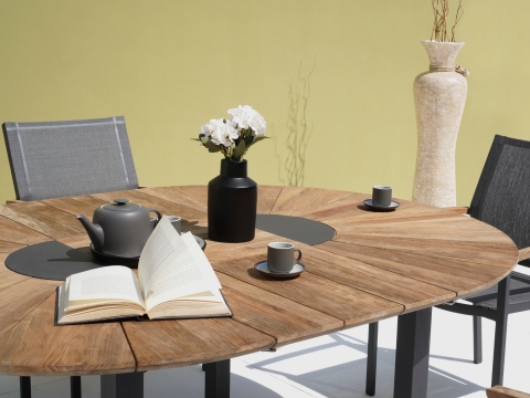 Zebra Catax Ausziehtisch graphit aus recyceltem Teak 135x135-185cm