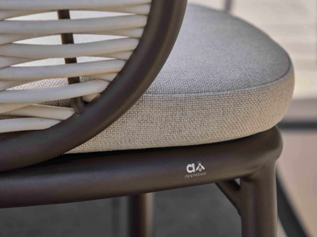 Apple Bee Pine Key Armlehnstuhl bronze